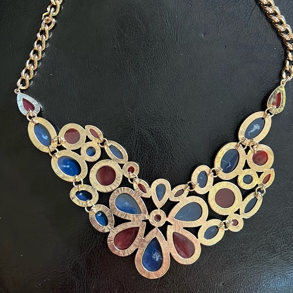 Costume Jewelry Statement Necklace and Earring Set - Picture 6 of 10